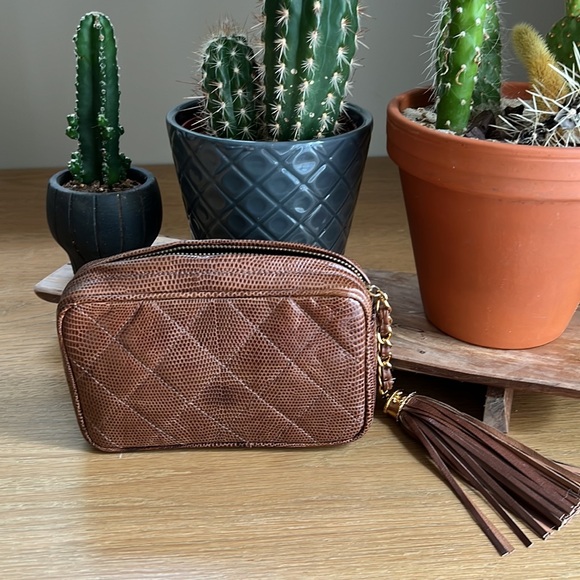 Chanel lizard bag with box, dust cloth, and card - Picture 12 of 15